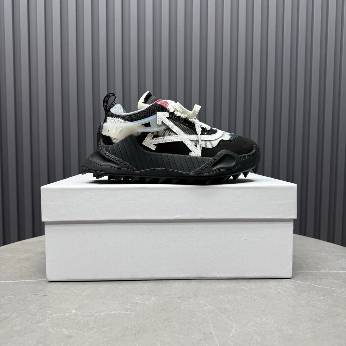 P680 OFF WHITE⚡️Couple style⚡️ Size: 35-40 women’s style 39-46 men’s style